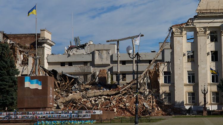 Das Gebäude der Regionalverwaltung Chersons ist durch russischen Beschuss stark zerstört.