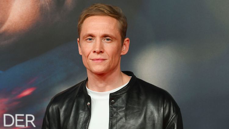 Matthias Schweighöfer auf dem roten Teppich der Premiere von "Das Leben der Wünsche" in München. 