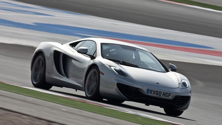 Mit einem Leergewicht von etwas mehr als 1300 Kilogramm ist der McLaren für die Kurvenhatz wie gemacht.