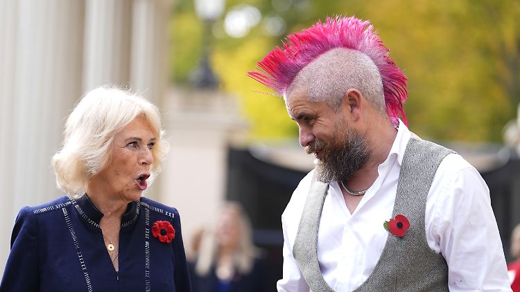 Ungleiches Duo: Königin Camilla und Imbissverkäufer Spudman.