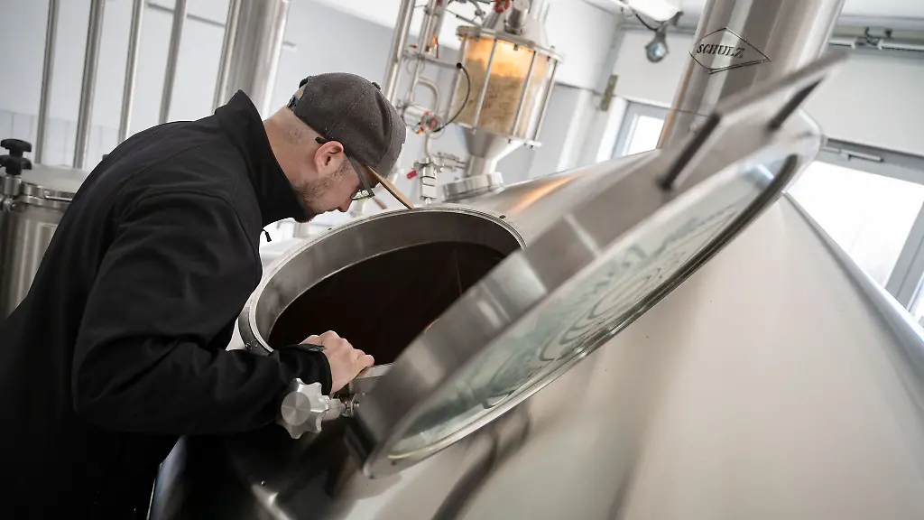 Eine-Brauerei-braut-neben-Bier-einen-Sud-der-nicht-zum-Verzehr-gedacht-ist