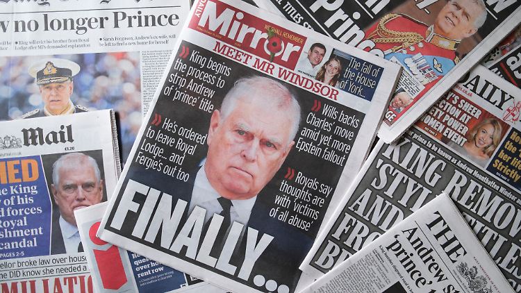 Der tiefe Fall eines Royals: Andrew zierte allerorten die Titelseiten. 