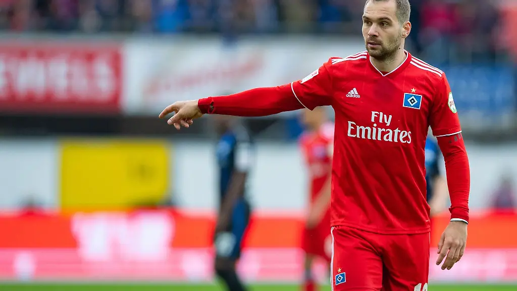 Pierre-Michel-Lasogga-haelt-sich-beim-VfB-Luebeck-fit