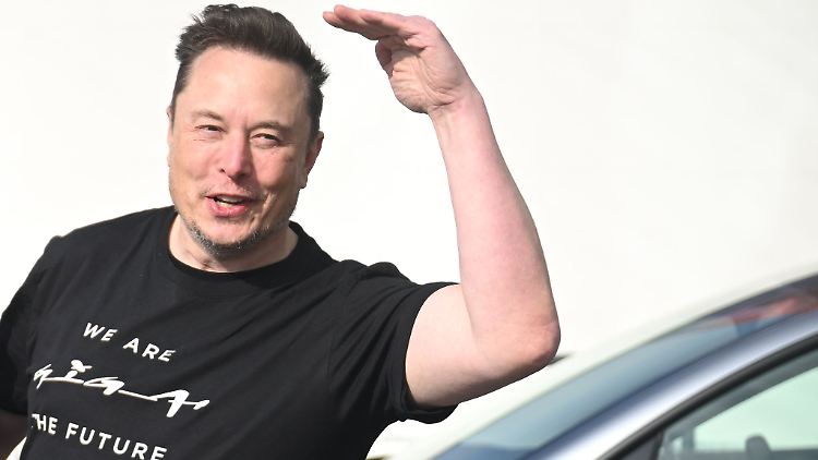 Elon Musk ist bereits ohne das Riesen-Gehalt der reichste Mensch der Welt. 