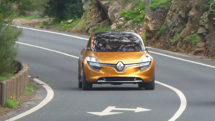 Beim Filmen erwischt: Die Studie R-Space soll auf dem Genfer Autosalon Premiere feiern.