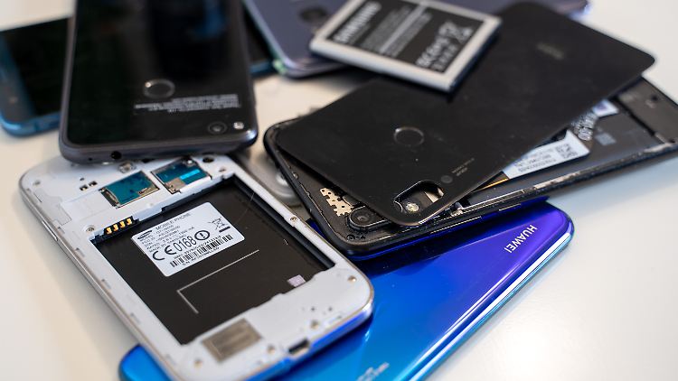 Alte Smartphones tragen wertvolle Ressourcen in sich. 