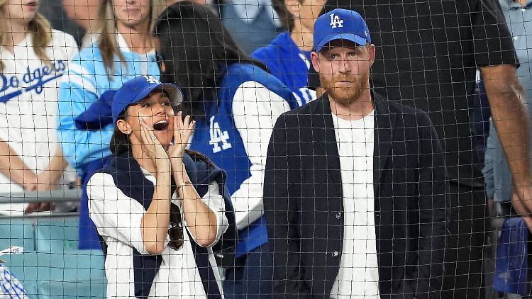 Prinz Harry und Herzogin Meghan besuchten ein Spiel der World Series in Los Angeles.