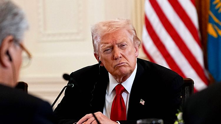 Keine Kompromisse: "Es ist an der Zeit, dass die Republikaner das tun, was sie tun müssen", sagt Trump. Bislang kommt diese Strategie bei der US-Bevölkerung nicht an.