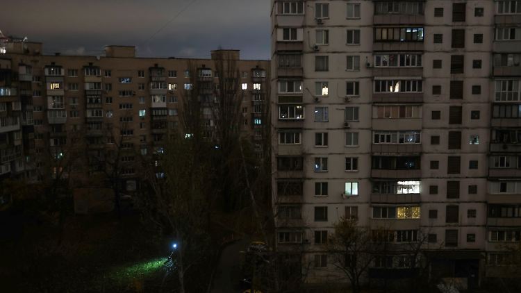 Stromausfall in einem Stadtviertel von Kiew.