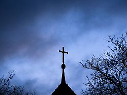 Nach Anfeindungen im Internet: Kirche verteidigt Pfarrerin nach Segen für vier Männer