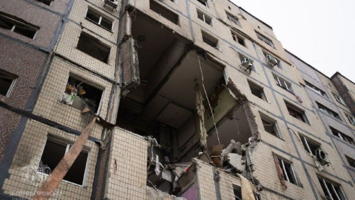 Bei dem Angriff mit einer Toten und mehreren Verletzten entstanden schwere Schäden an dem Haus.