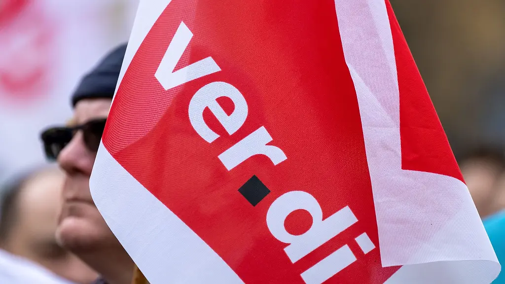 Fahnen-der-Dienstleistungsgewerkschaft-Verdi
