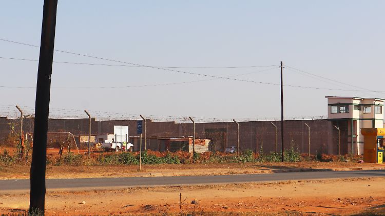 Die ersten fünf aus den USA abgeschobenen Migranten kamen im Juli nach Matsapha - einer von ihnen wurde von dort bereits in seine Heimat Jamaika zurückgeführt.