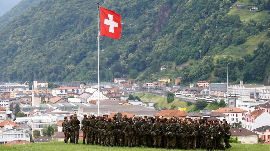 2022-06-09T153236Z-1724741230-RC2VNU98WL4S-RTRMADP-3-SWISS-DEFENCE