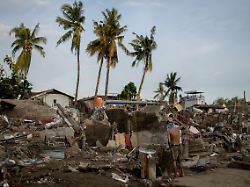 Nächster Tropensturm wütet: Menschen auf Philippinen flüchten vor Supertaifun "Fung-Wong"