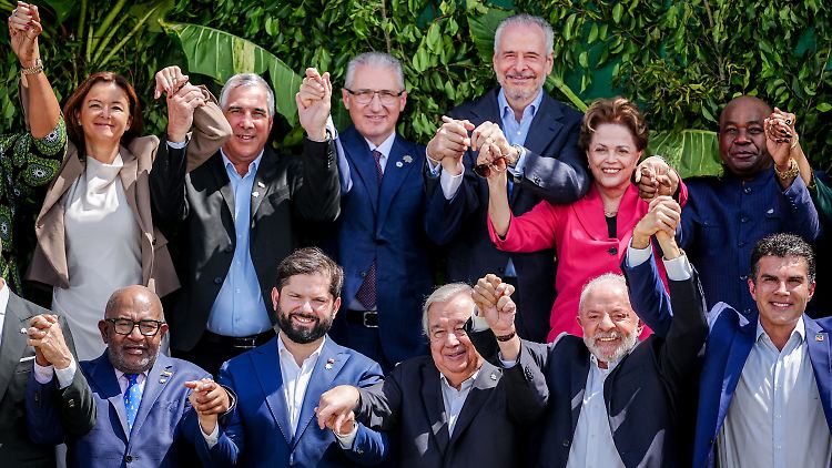 Vertreter von fast 200 Staaten wollen sich bei der UN-Klimakonferenz COP30 in Brasilien auf neue Vorgaben für den Klimaschutz verständigen.