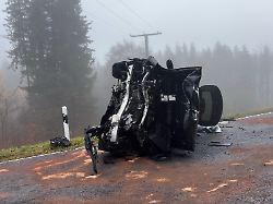 Verursacher leicht verletzt: 16- und 19-Jährige sterben bei Frontalunfall in Bayern