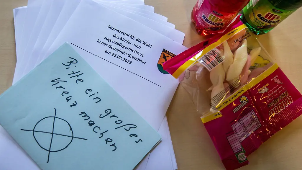 Stimmzettel-fuer-die-Wahl-des-Jugendbuergermeisters-fuer-die-Gemeinde-Grambow