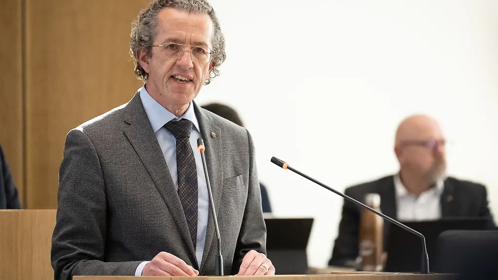 Joachim-Streit-spricht-im-Landtag-von-Rheinland-Pfalz