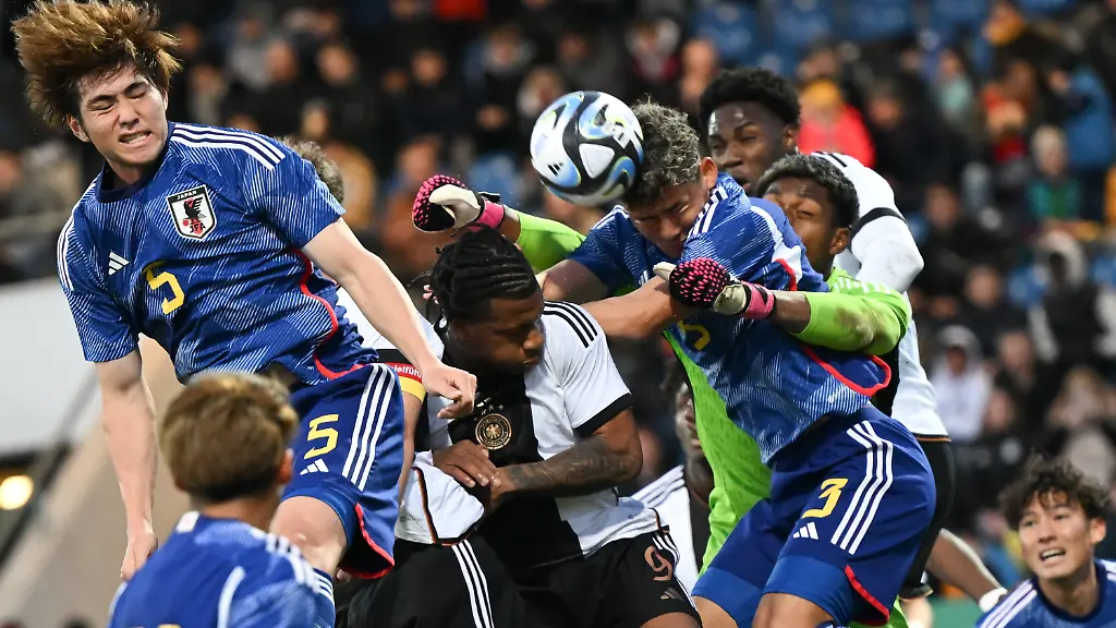 878ad7612aaf405ba32a66ea4e96d06c