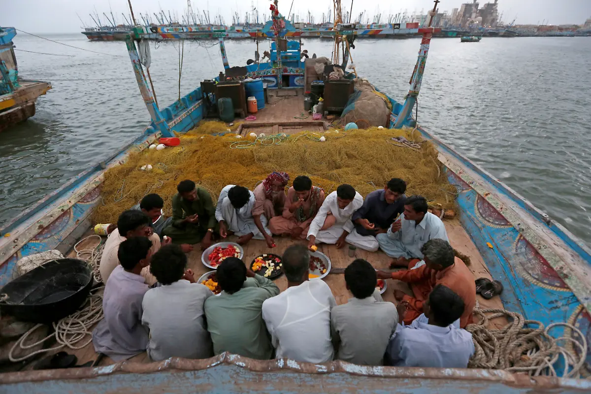 2016-07-04T120000Z-196426328-S1AETNPYVKAB-RTRMADP-3-RELIGION-RAMADAN-IFTAR