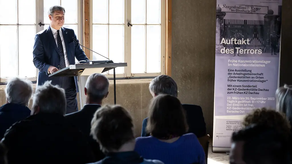 Markus-Soeder-nimmt-in-der-KZ-Gedenkstaette-Dachau-bei-der-Eroeffnung-der-Ausstellung-teil