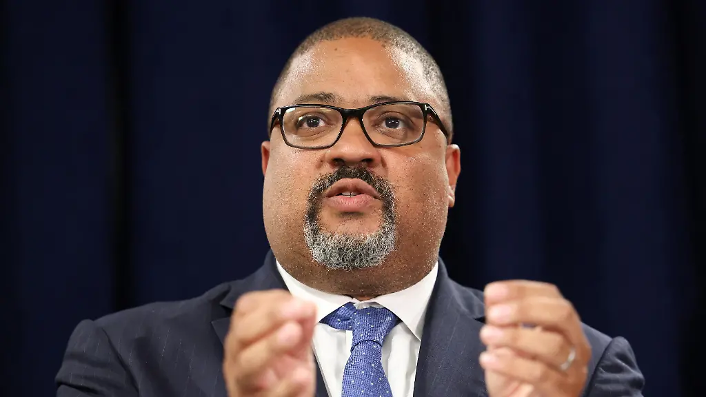 2022-09-08T182103Z-1765866533-RC26DW968X61-RTRMADP-3-USA-BANNON