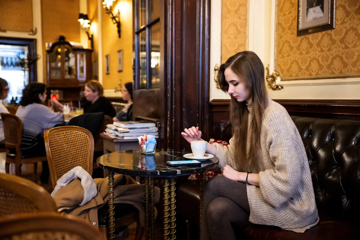 2023-03-21T063908Z-300659924-RC2DWZ92QKQC-RTRMADP-3-UKRAINE-CRISIS-HUNGARY-BALLERINA