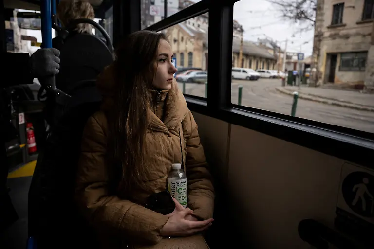 2023-03-21T063922Z-915092004-RC2VGZ9PECHB-RTRMADP-3-UKRAINE-CRISIS-HUNGARY-BALLERINA