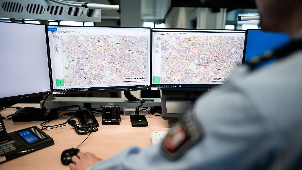 Eine-Karte-zeigt-die-Standorte-der-Streifenwagen-im-Gebiet-an