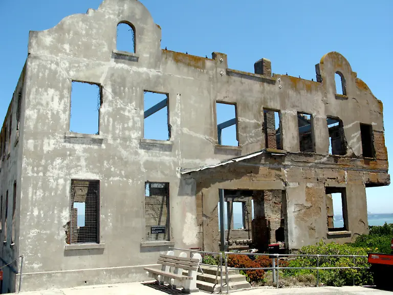 verfallenes-Haus-des-Gefaengnisdirektors