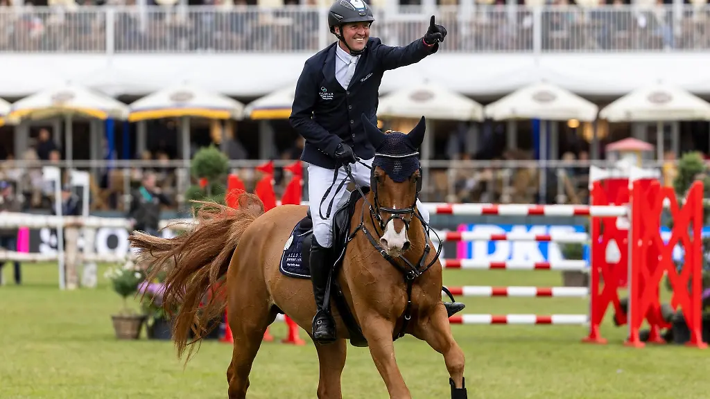 Andre-Thieme-gewinnt-mit-Chakaria-ein-Weltcup-Springen-in-Florida