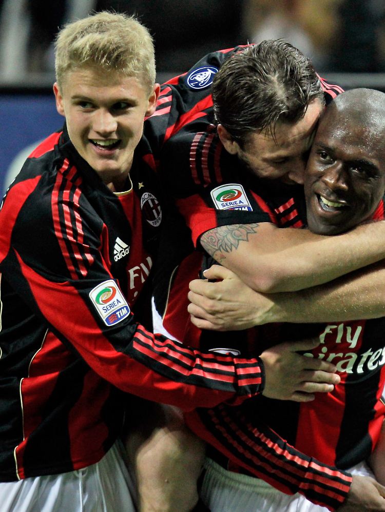 In der Königsklasse: Alexander Merkel, hier mit den Kollegen Clarence Seedorf und Antonio Cassano.