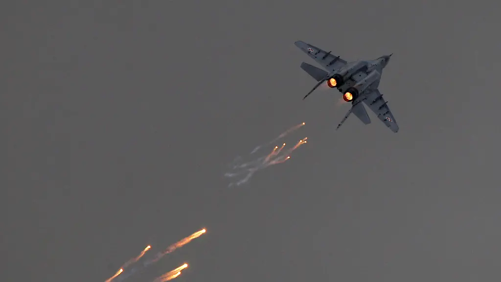 56e1dc75998093b63270a913d1c95a12