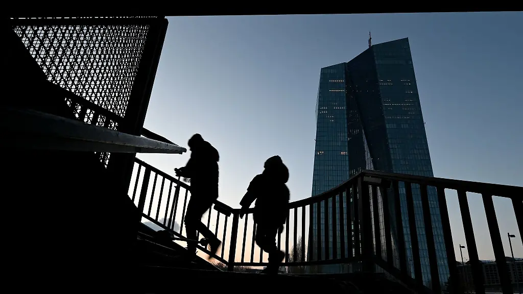 Die-Europaeische-Zentralbank-ist-ihrer-Linie-der-vergangenen-Monate-treu-geblieben-Mit-einer-erneuten-Zinsanhebung-soll-die-hohe-Inflation-bekaempft-werden