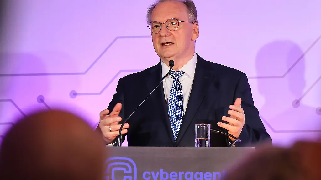 Ministerpraesident-des-Landes-Sachsen-Anhalt-Reiner-Haseloff-spricht