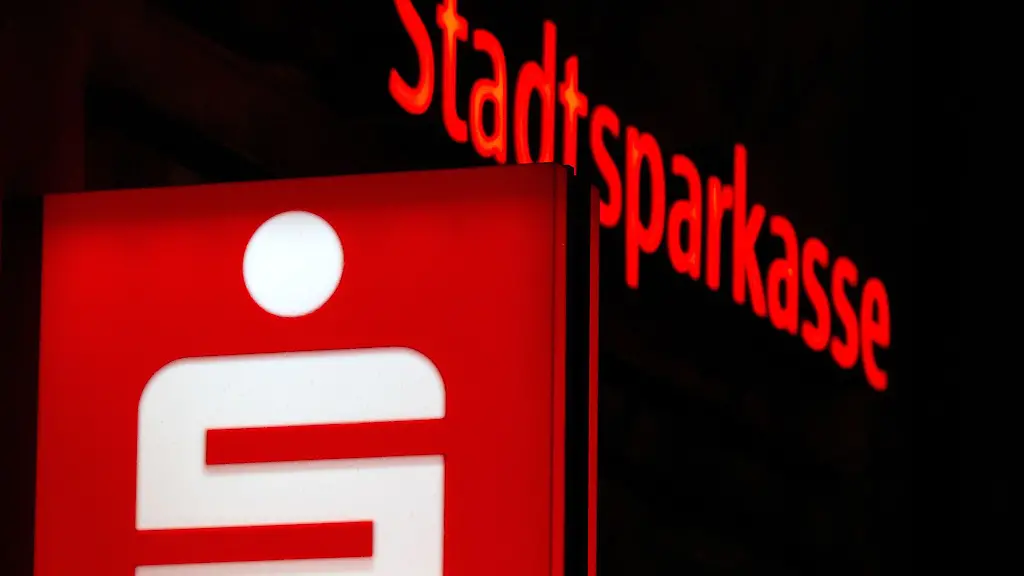 Das-Logo-einer-Stadtsparkasse-ist-an-einer-Filiale-zu-sehen