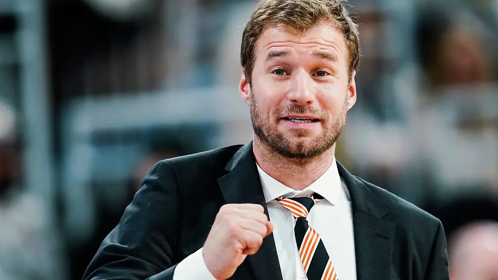 Ulms-Trainer-Anton-Gavel-gestikuliert