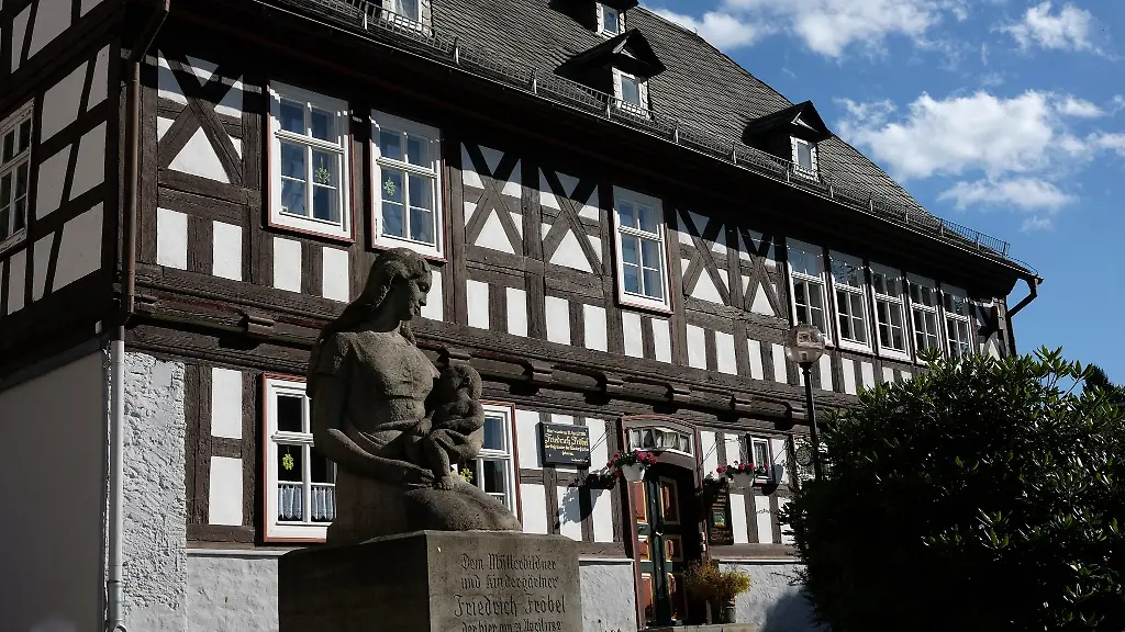 Das-Geburtshaus-Friedrich-Froebels-in-Oberweissbach-Thueringen