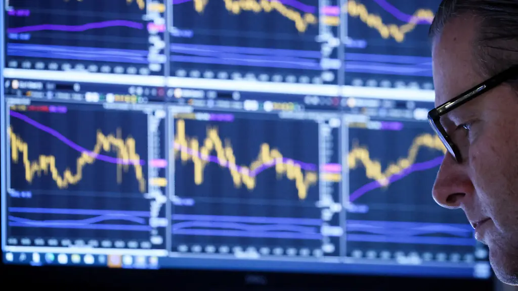 2023-03-14T161650Z-1766886256-RC2PTZ983J6J-RTRMADP-3-USA-STOCKS