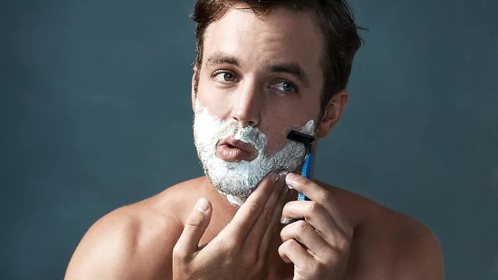 Nassrasierer-vs-Trockenrasierer-Zwei-Rasurmethoden-im-Vergleich