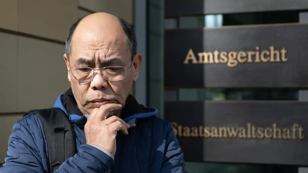 Der-Vietnamese-Pham-Phi-Son-kommt-zu-seinem-Prozess-wegen-unerlaubten-Aufenthalts-am-Amtsgericht-in-Chemnitz