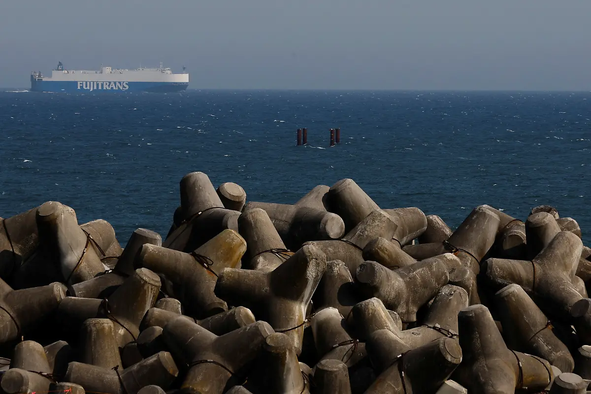 2023-03-09T230125Z-1582287548-RC2FPZ9PIZ1H-RTRMADP-3-JAPAN-FUKUSHIMA-WATER-FISH