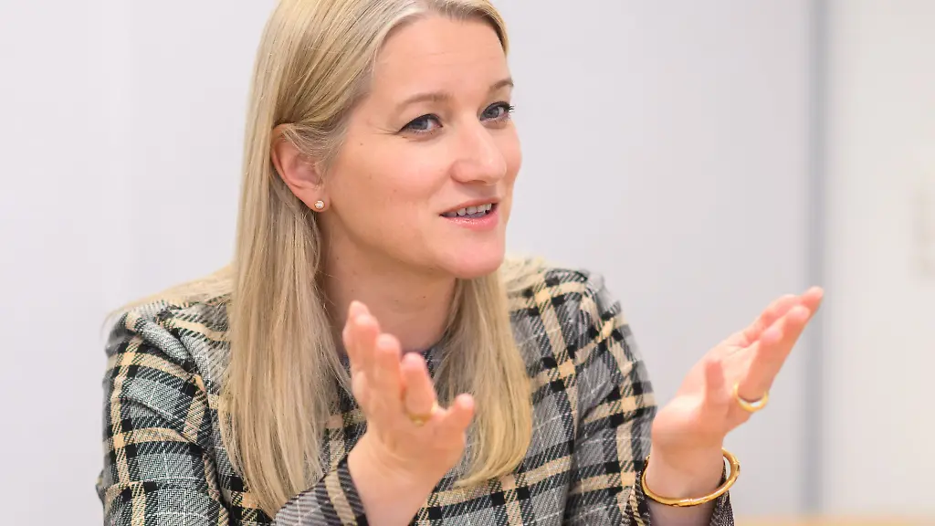 Kathrin-Wahlmann-SPD-Justizministerin-in-Niedersachsen-spricht