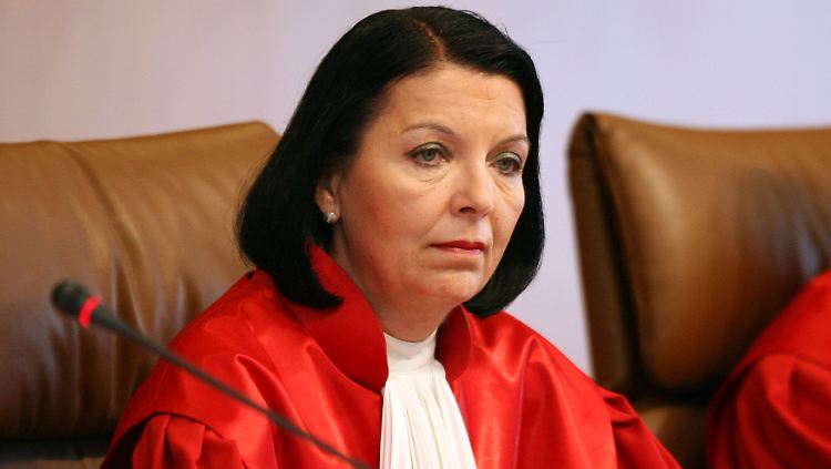 Christine Hohmann-Dennhardt schreibt bei Daimler Unternehmensgeschichte.