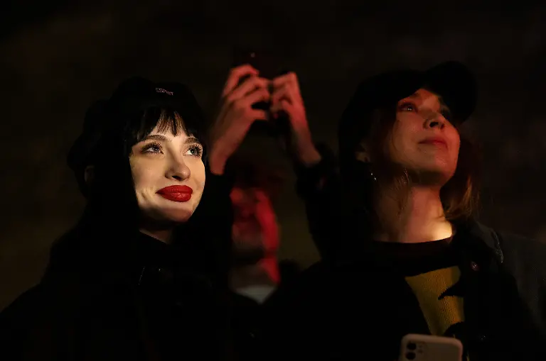 Zuhoererinnen-bei-Konzert-Ivanova