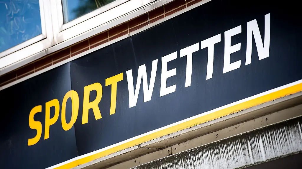 Ein-Buero-fuer-Sportwetten-in-einer-deutschen-Innenstadt