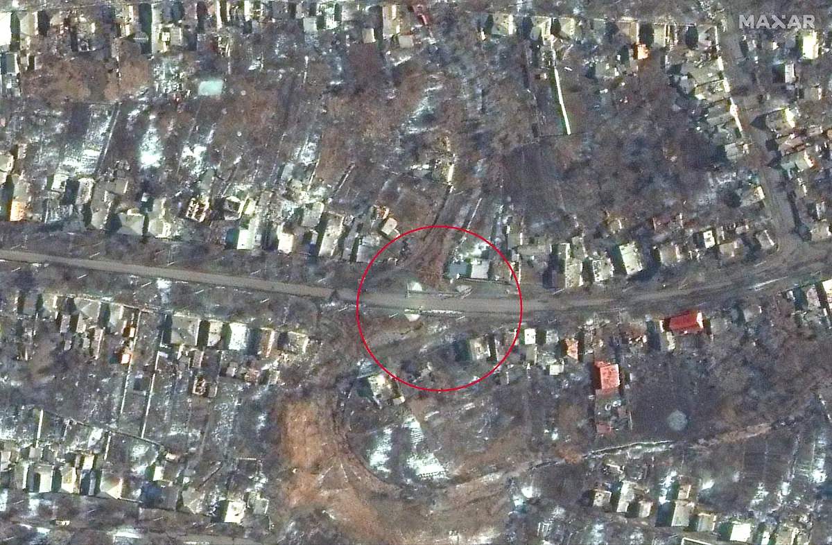 Circle-09-bridge-and-roadway-before-damage-southern-bakhmut-ukraine-23feb2023-ge1