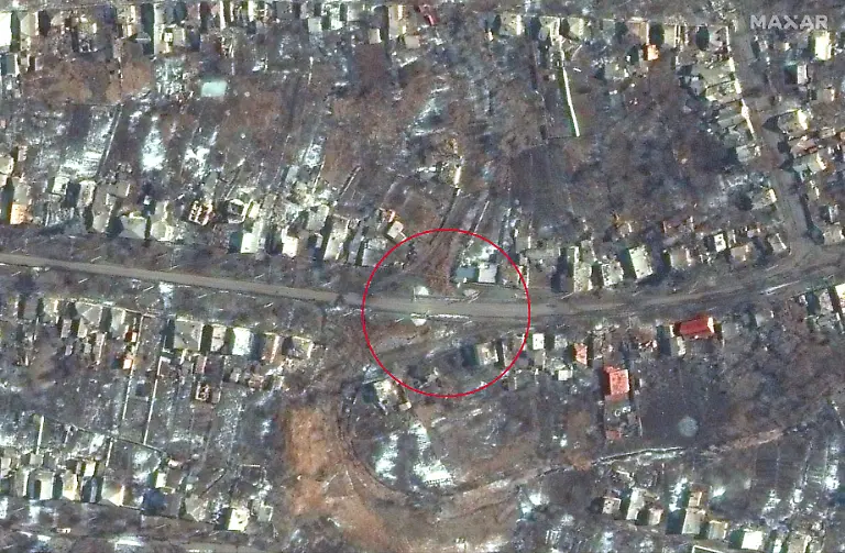 Circle-09-bridge-and-roadway-before-damage-southern-bakhmut-ukraine-23feb2023-ge1