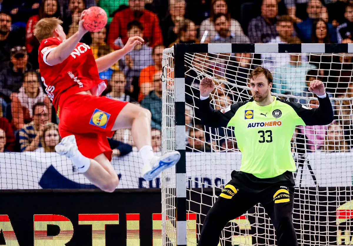 Die-deutschen-Handballer-um-DHB-Keeper-Andreas-Wolff-hatten-gegen-die-Daenen-keine-Chance